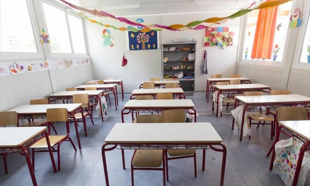Ρέθυμνο: Κατέρρευσε φωτιστικό σε Δημοτικό – Ανησυχία για τη συντήρηση των σχολείων